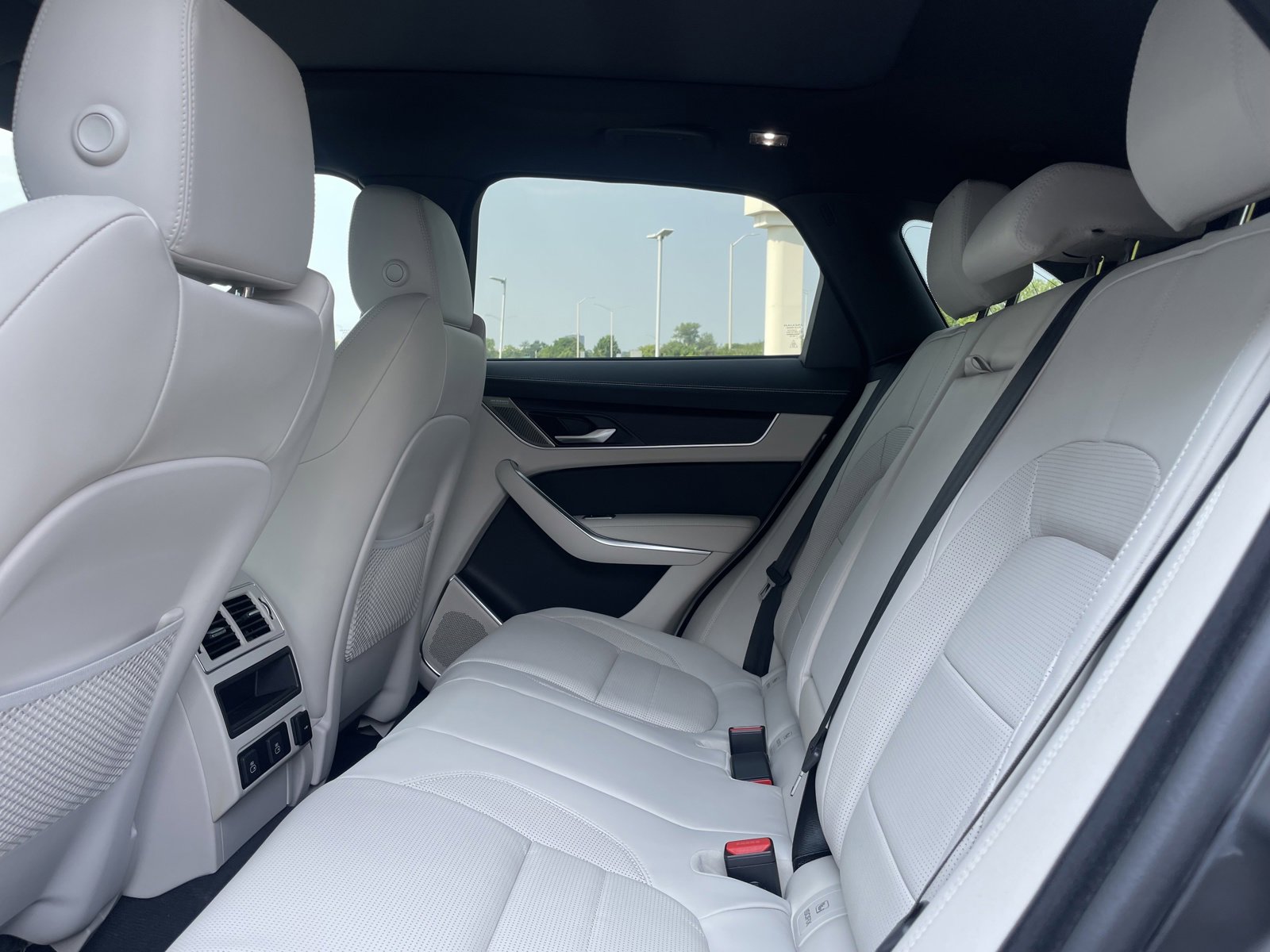 New 2025 Jaguar F-PACE R-Dynamic S image 25