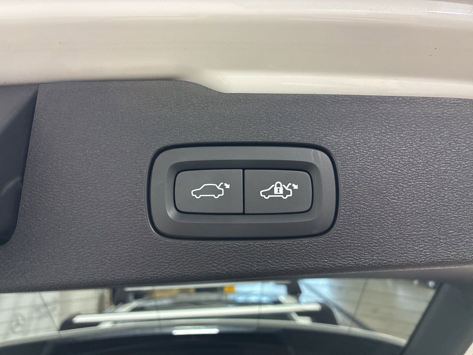 Used 2024 Volvo V60 T8 Polestar image 29