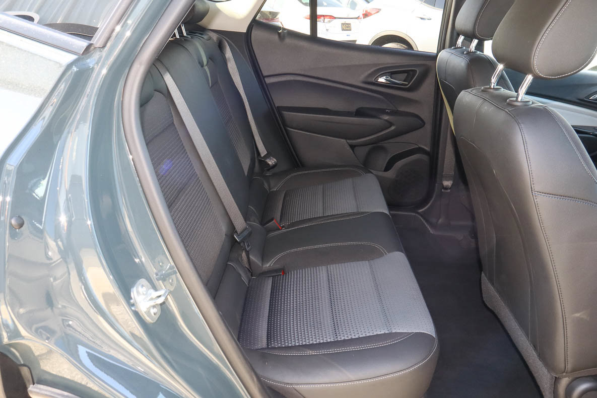 Used 2025 Chevrolet Trax LT FWD image 19