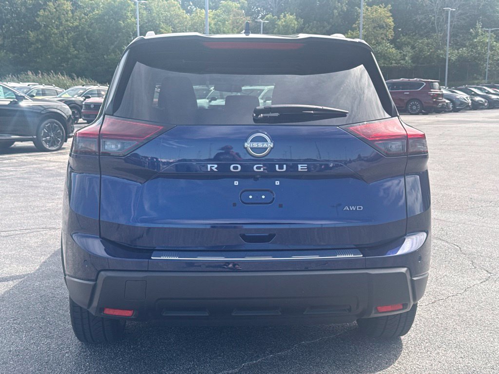 Certified 2025 Nissan Rogue SV w/ SV Premium Package AWD/4WD image 4