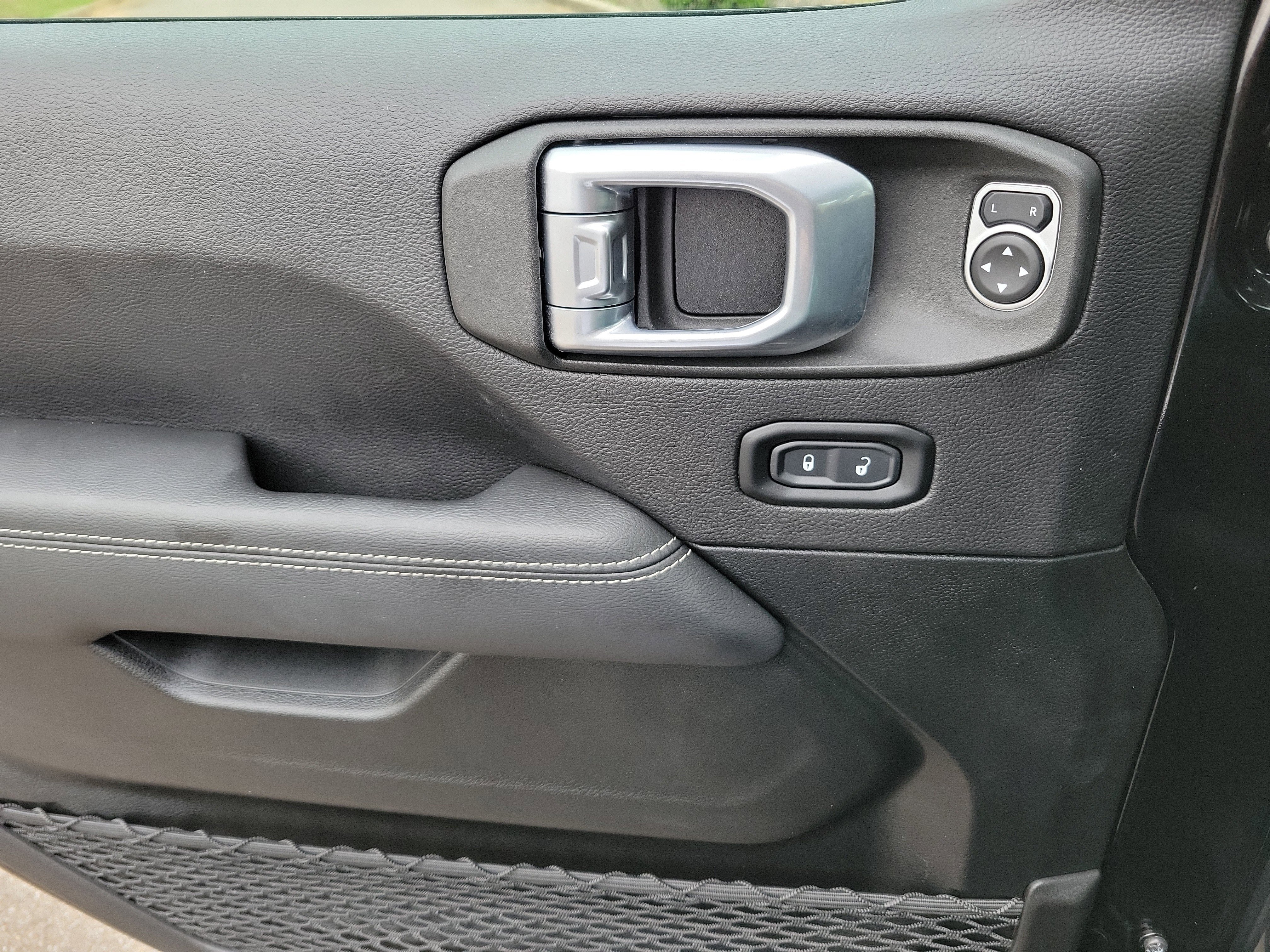 Used 2022 Jeep Wrangler Unlimited Sahara w/ Cold Weather Group image 22