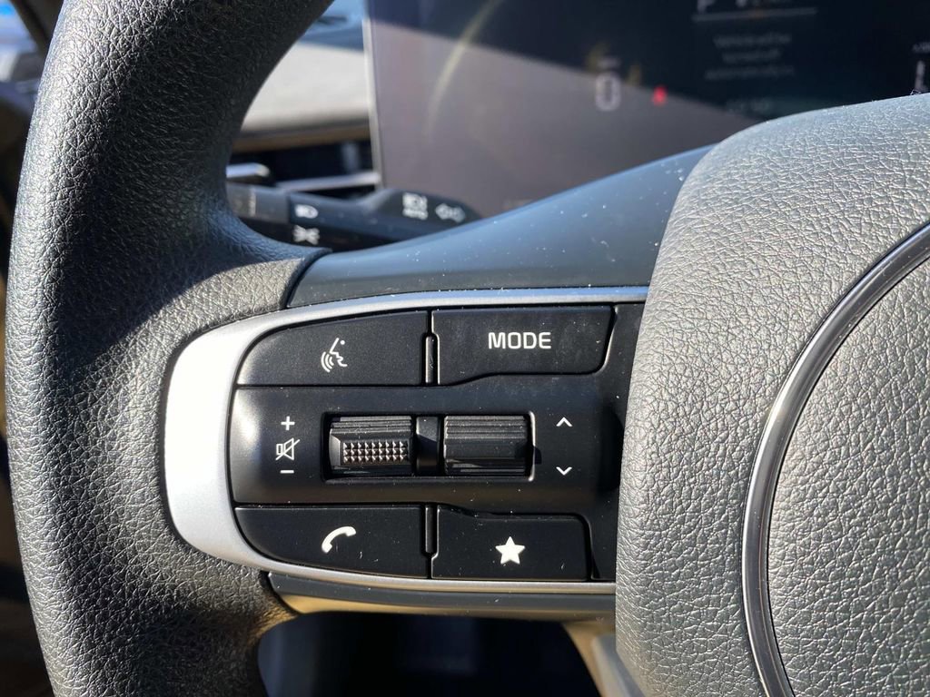 Used 2025 Kia K5 LXS image 16