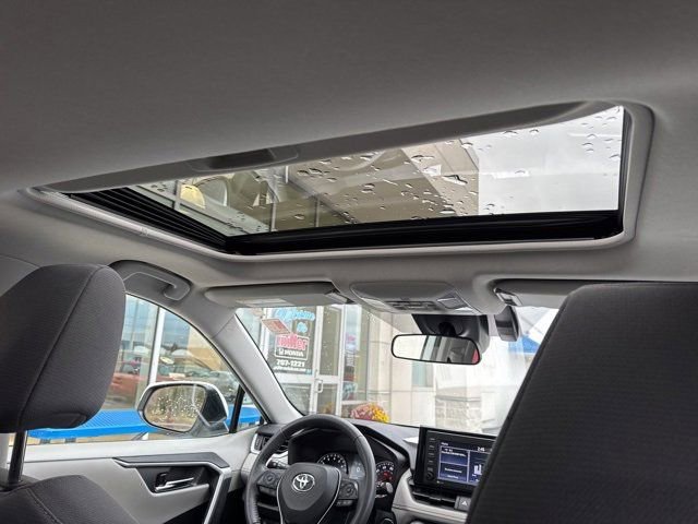 Used 2022 Toyota RAV4 XLE image 14