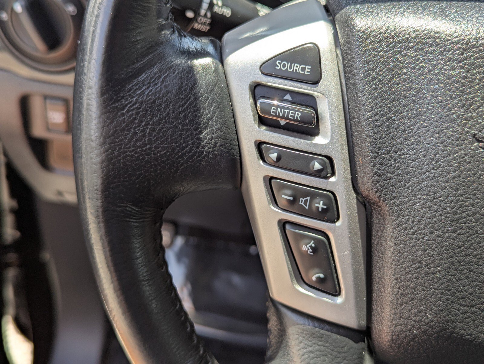 Certified 2023 Nissan Titan SV w/ SV Convenience Package AWD/4WD image 36
