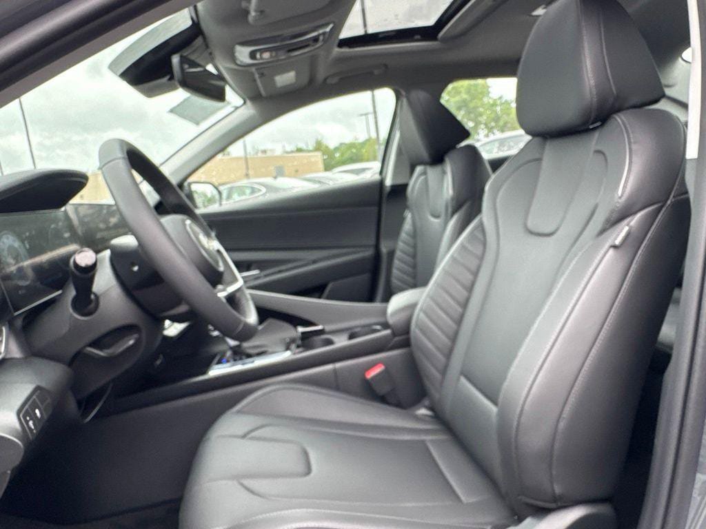 New 2026 Hyundai Elantra Limited FWD image 19