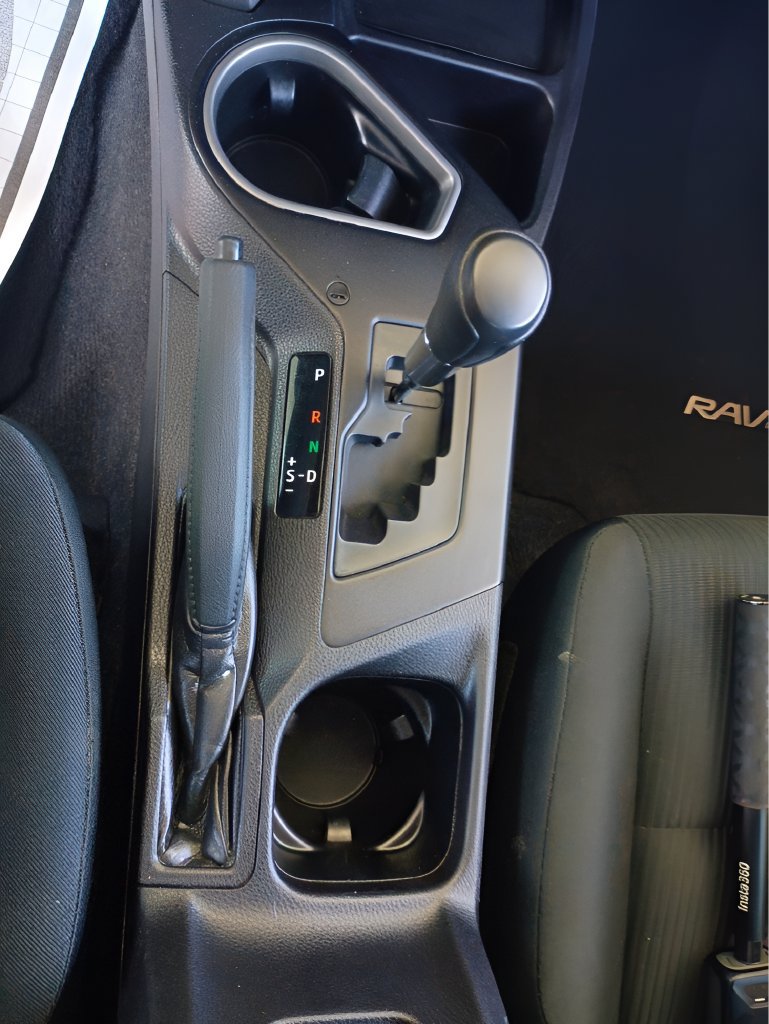 Used 2018 Toyota RAV4 LE FWD image 16