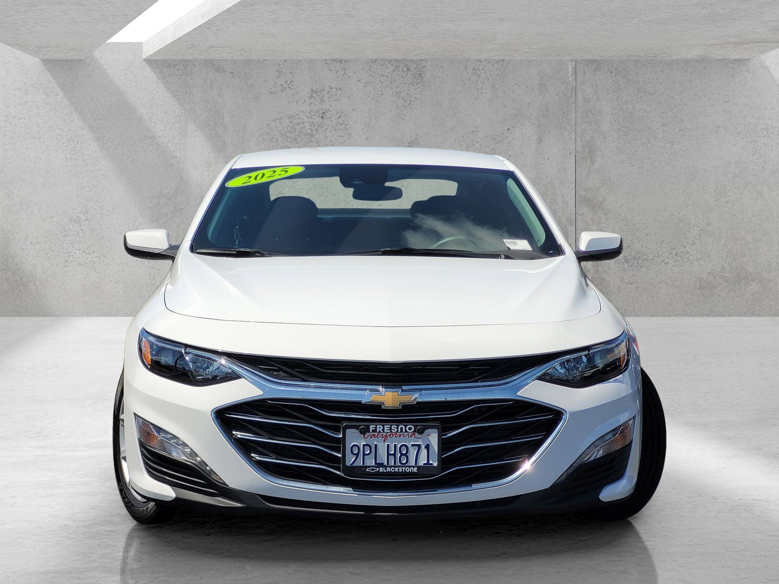 Used 2025 Chevrolet Malibu LT FWD image 2