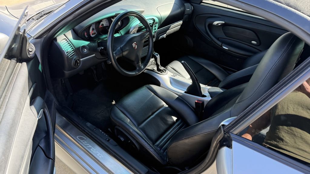 Used 2003 Porsche 911 Carrera 4 image 3
