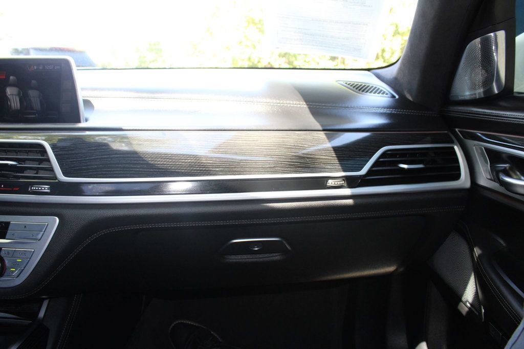 Used 2018 BMW 750i image 31