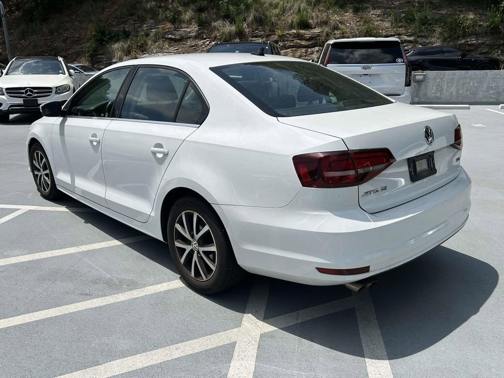 Used 2017 Volkswagen Jetta SE FWD image 3