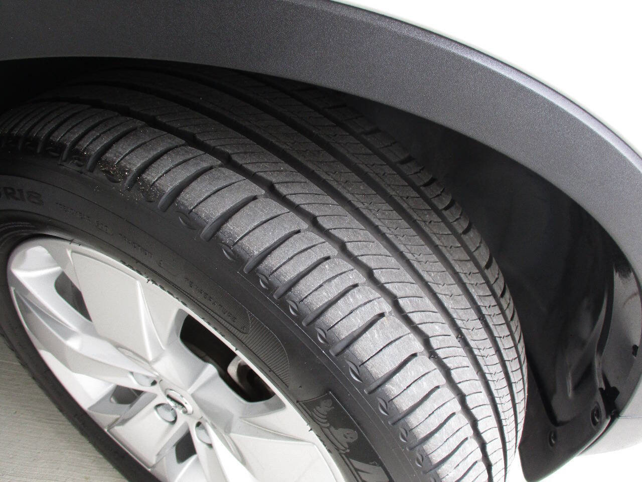 Used 2022 Volvo XC40 T5 Momentum image 82