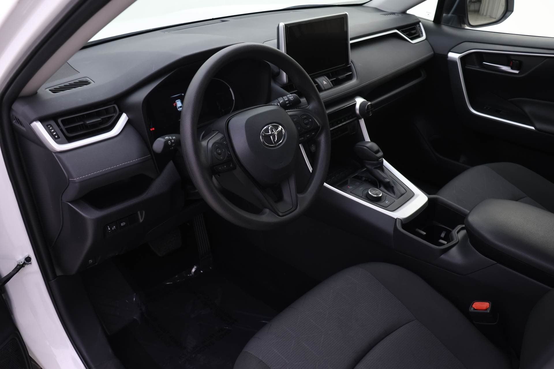 Used 2024 Toyota RAV4 XLE image 3