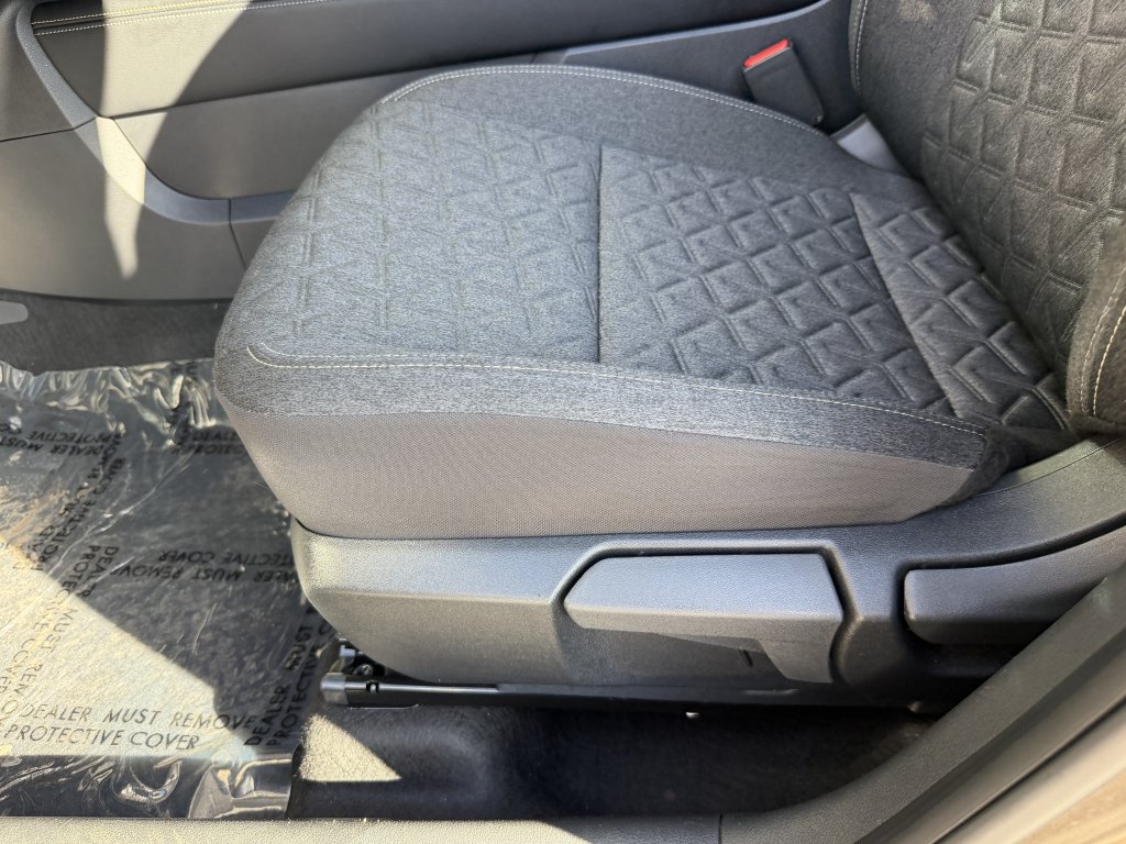 Used 2025 Nissan Kicks SV AWD/4WD image 27