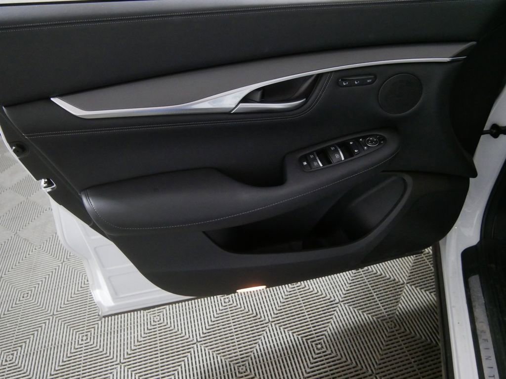 Certified 2025 INFINITI QX55 Luxe w/ Cargo Package image 17