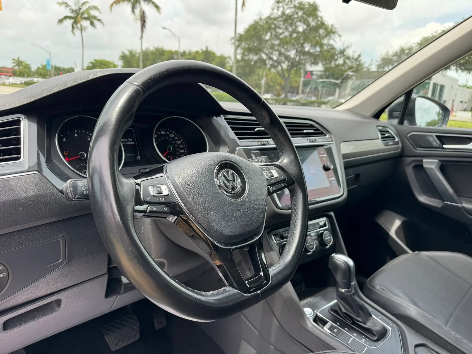 Used 2018 Volkswagen Tiguan SEL FWD image 9