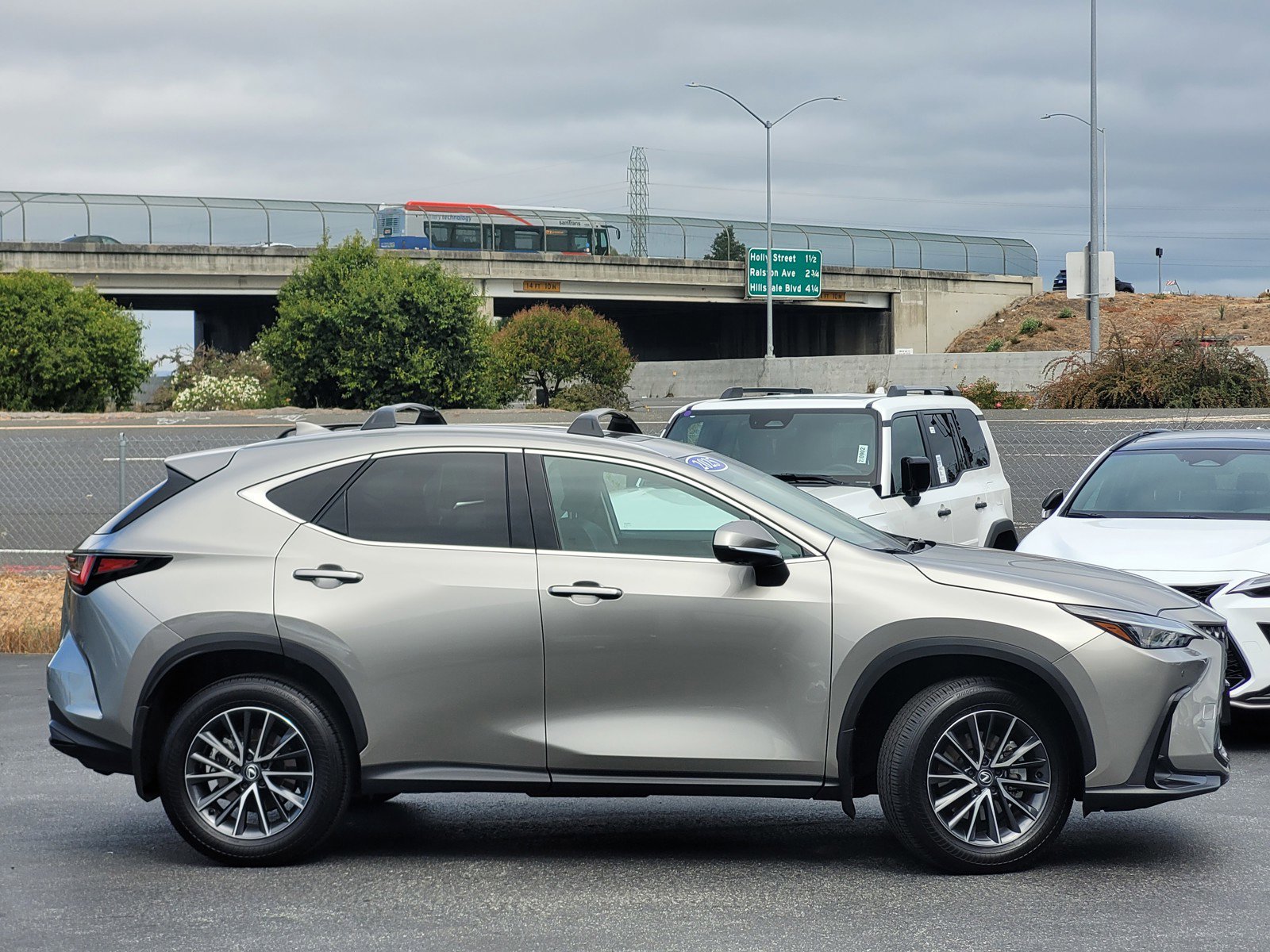 Used 2025 Lexus NX 350h AWD w/ Premium Package image 3