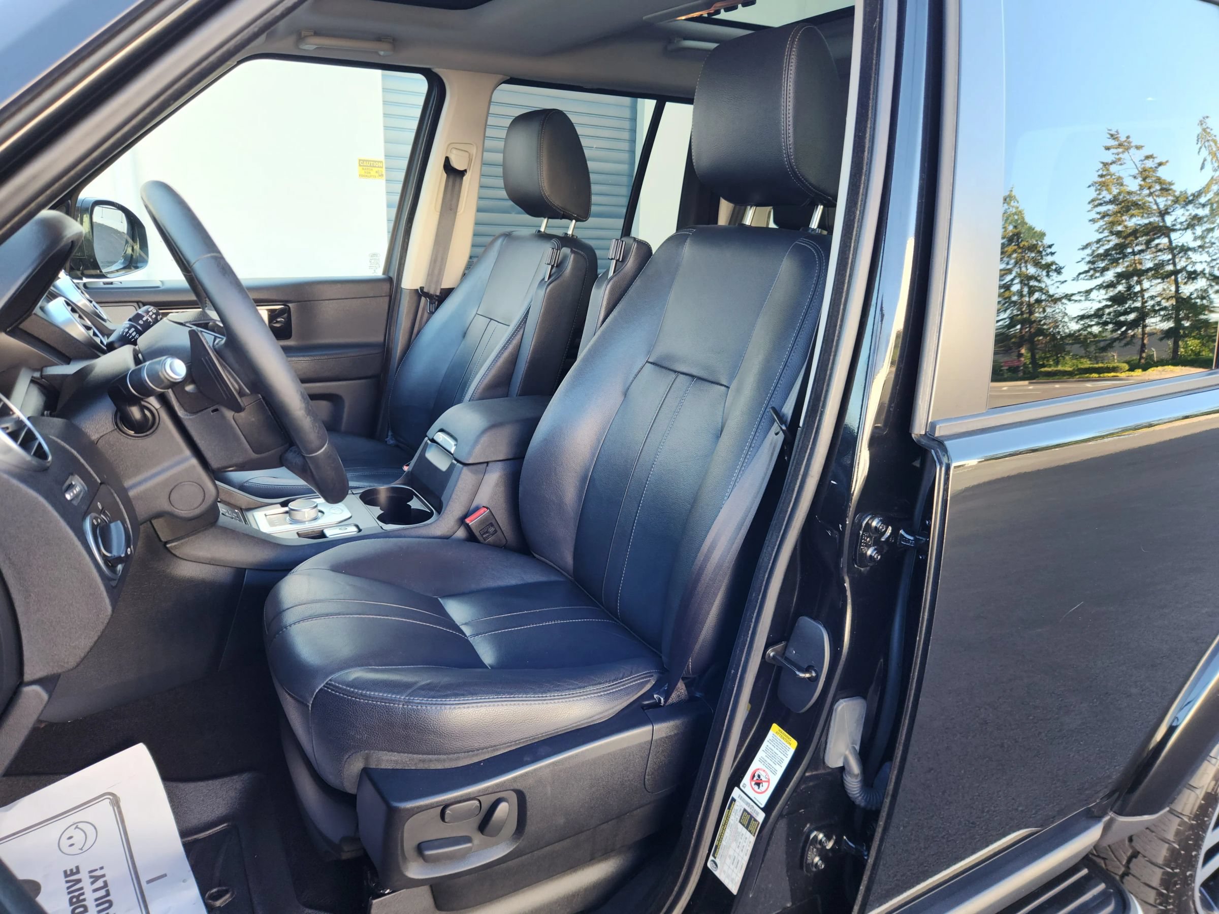 Used 2015 Land Rover LR4 HSE AWD/4WD image 8