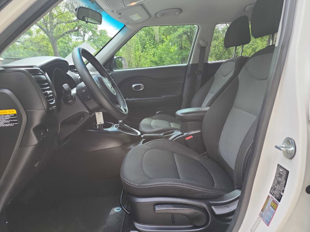 Used 2019 Kia Soul + image 13