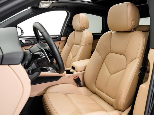 Certified 2021 Porsche Macan AWD/4WD image 5