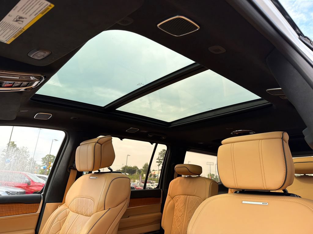 Used 2023 Jeep Grand Wagoneer Series III AWD/4WD image 33