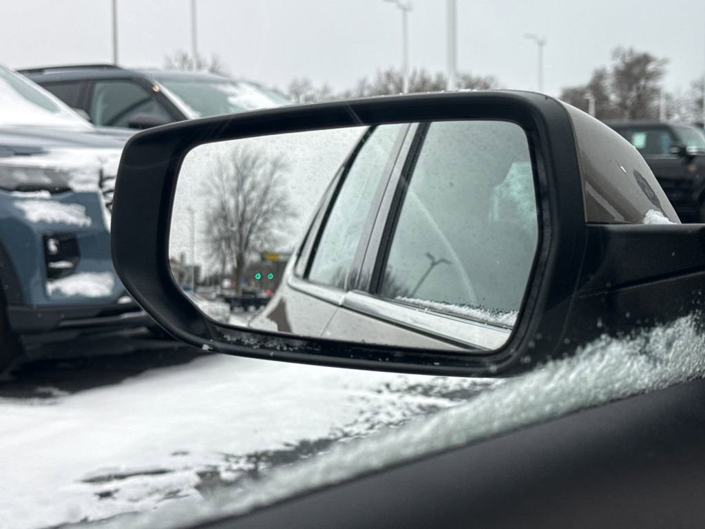 Used 2025 Chevrolet Malibu LT image 33