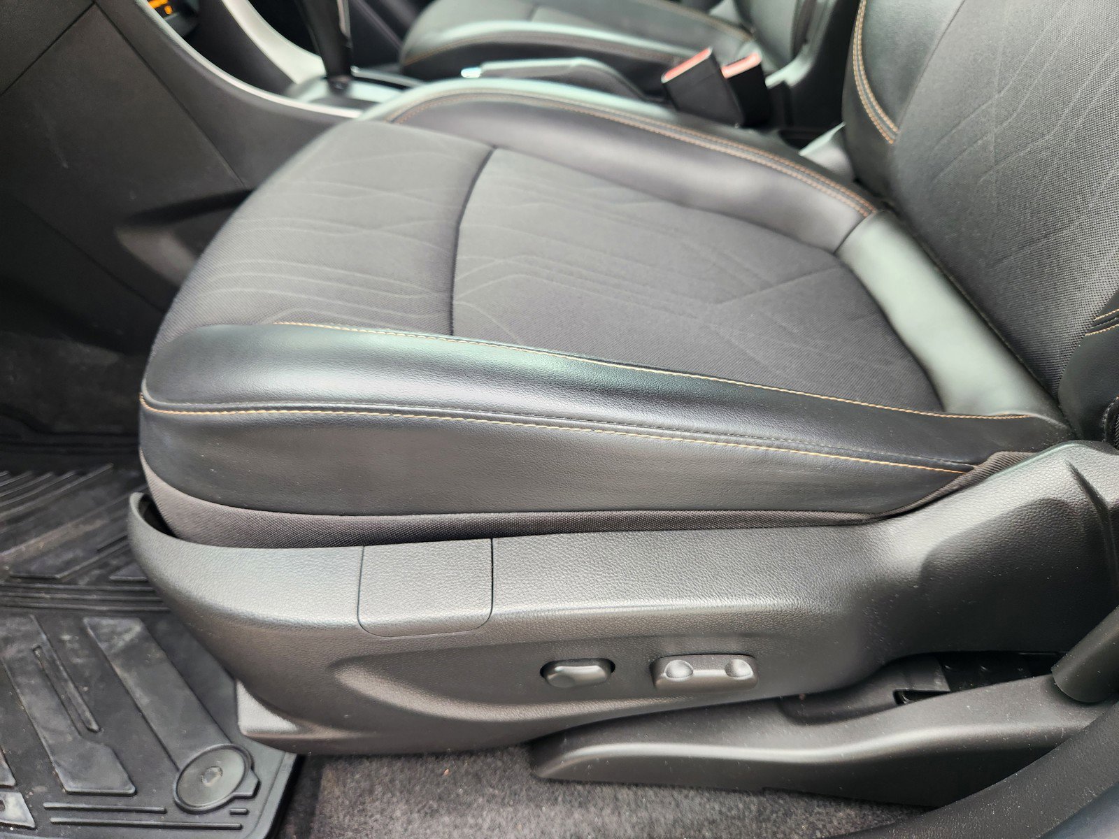 Used 2020 Chevrolet Trax LT w/ LT Convenience Package FWD image 20
