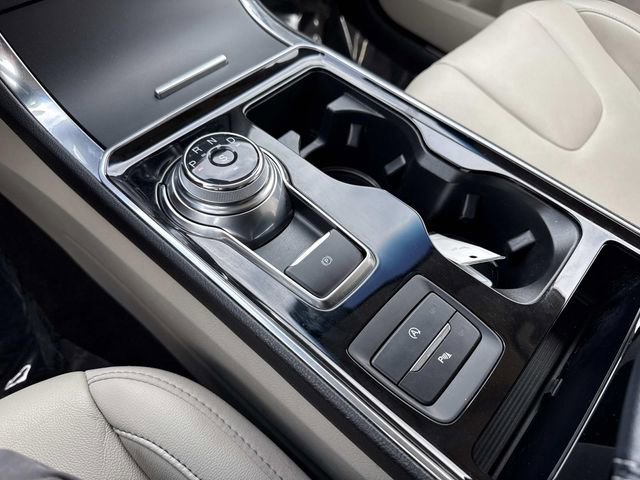 Used 2020 Ford Edge Titanium image 22