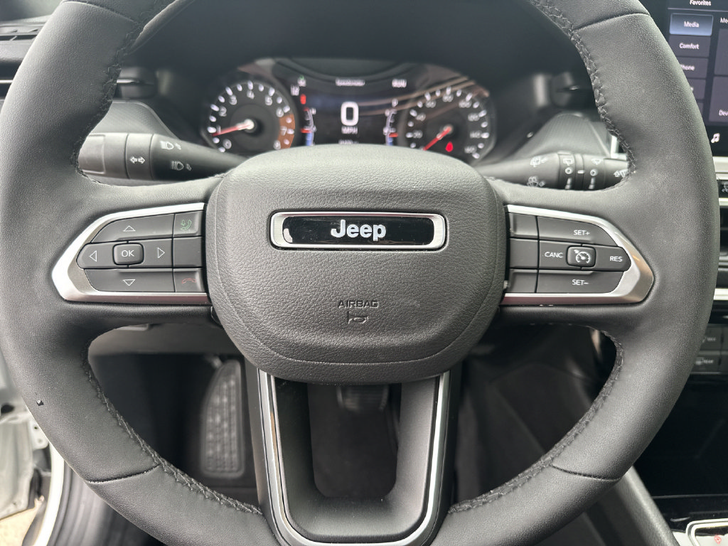 Used 2026 Jeep Compass Latitude AWD/4WD image 23
