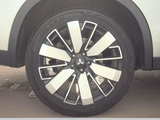 Used 2025 Mitsubishi Outlander AWD image 19