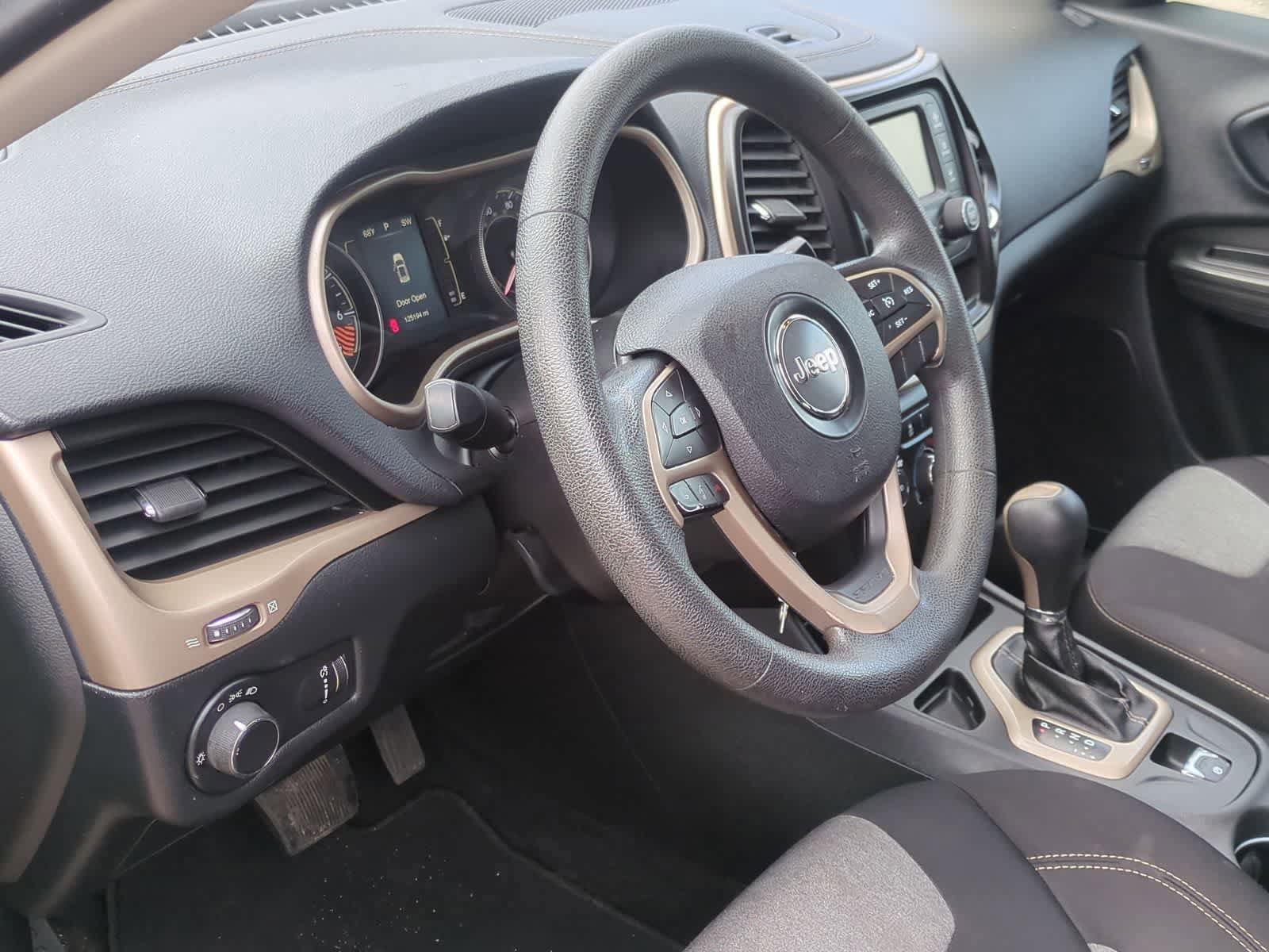 Used 2014 Jeep Cherokee Sport image 10