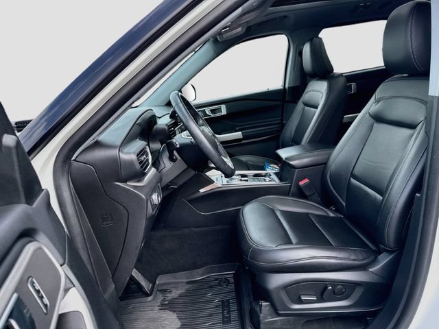 Certified 2022 Ford Explorer XLT w/ Equipment Group 202A AWD/4WD image 28