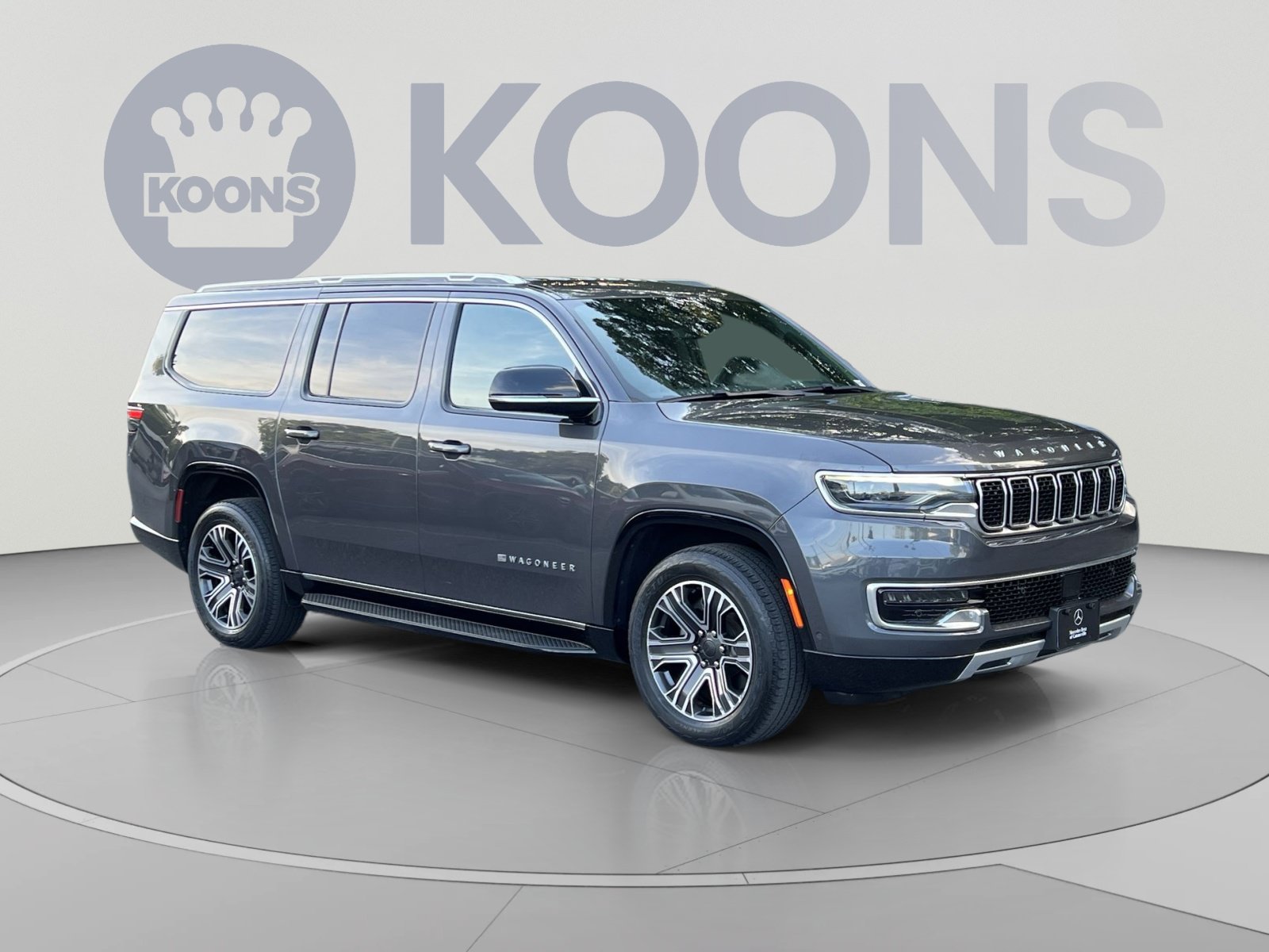 Used 2024 Jeep Wagoneer L Series II w/ Flexible Seating Group AWD/4WD image 2