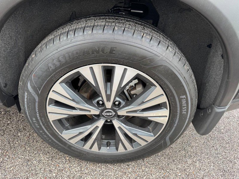 Used 2023 Nissan Rogue SV image 27