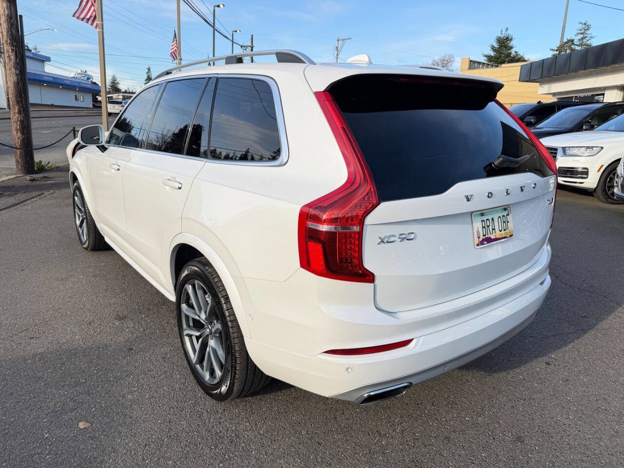 Used 2018 Volvo XC90 T6 Momentum w/ Convenience Package AWD/4WD image 3