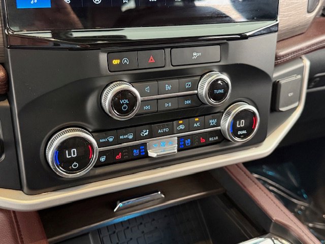 Used 2023 Ford Expedition Limited image 16