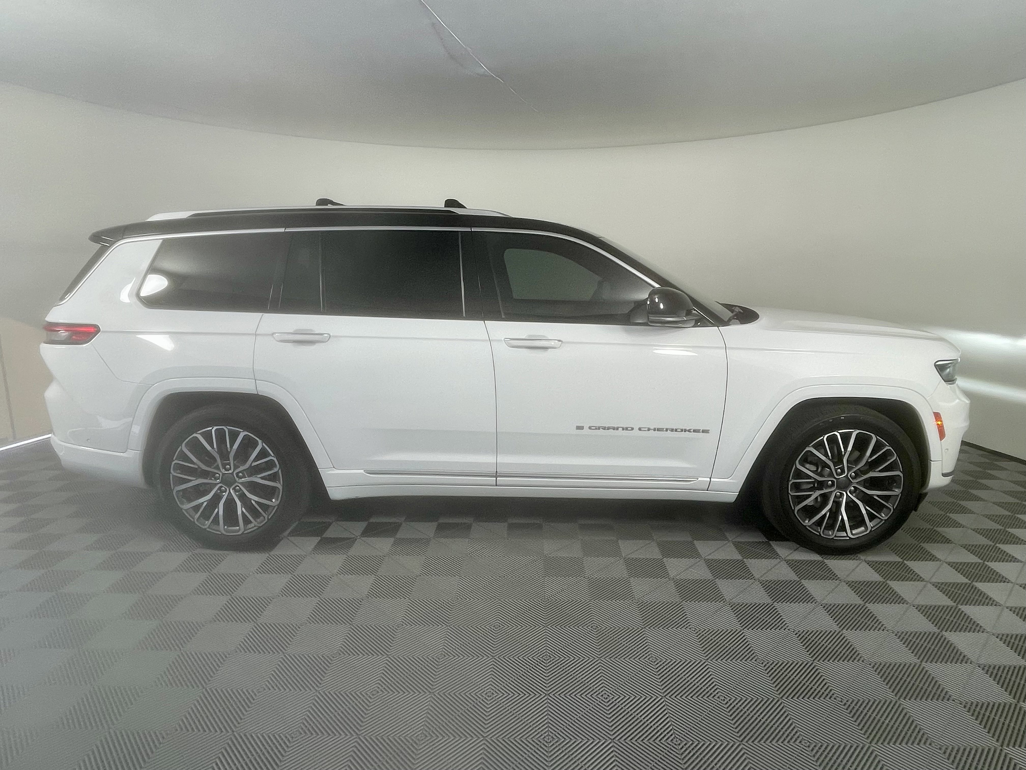Certified 2022 Jeep Grand Cherokee L Summit AWD/4WD image 6