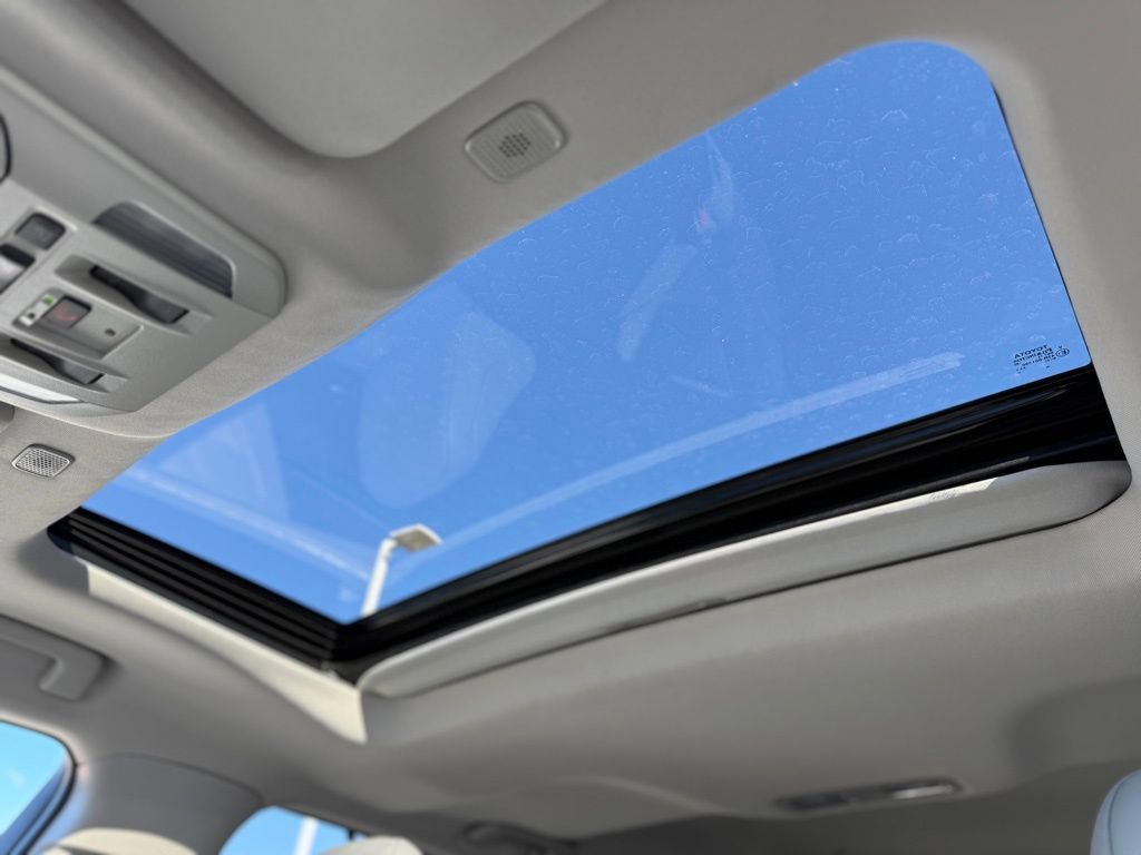 Certified 2025 Toyota Highlander XLE image 30