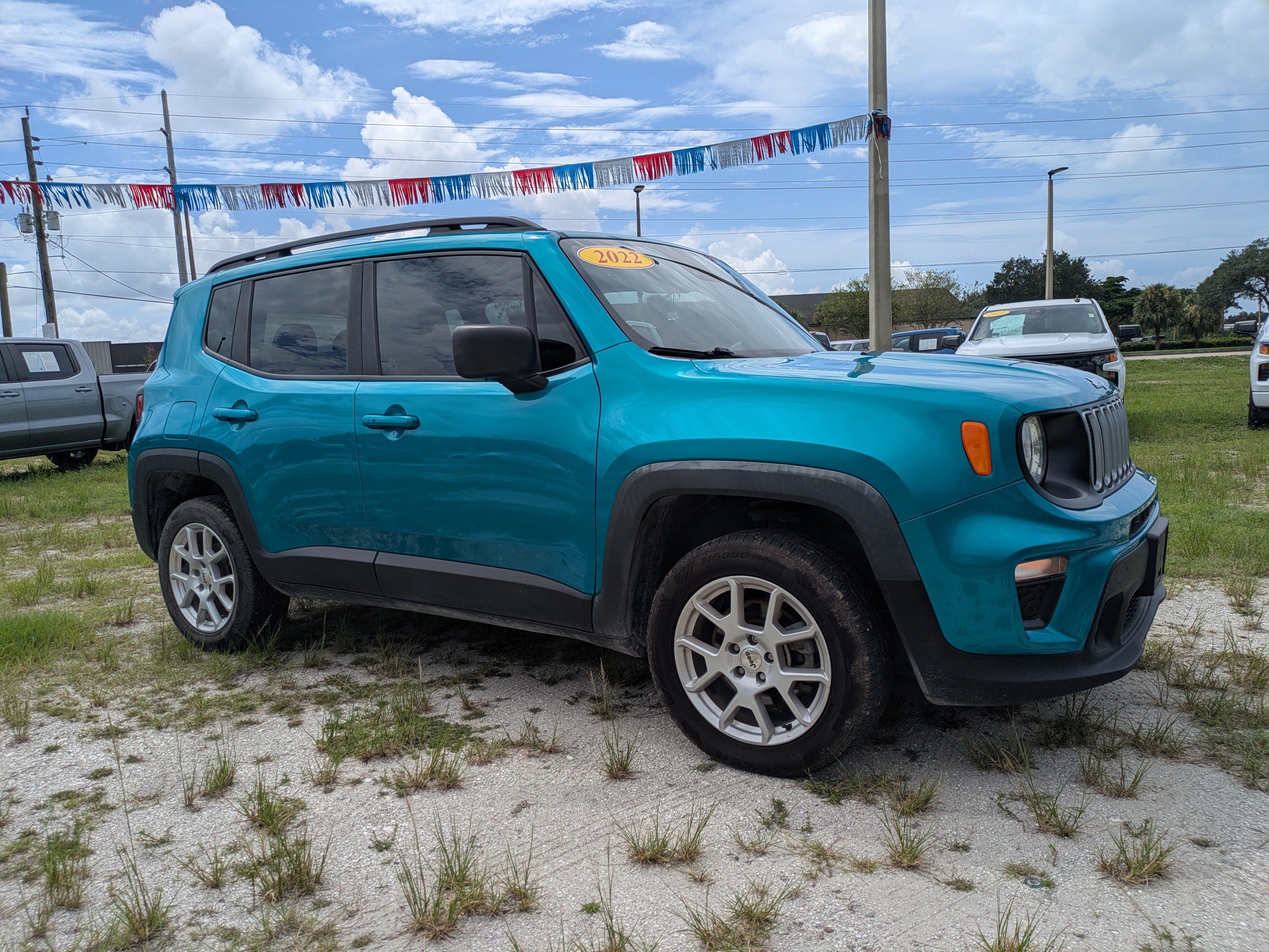 Used 2022 Jeep Renegade Latitude AWD/4WD image 2