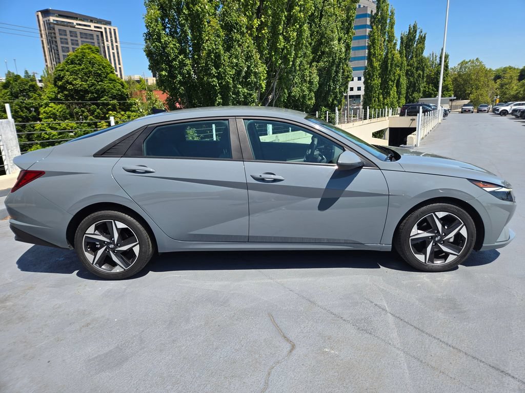Used 2023 Hyundai Elantra SEL w/ Convenience Package FWD image 2