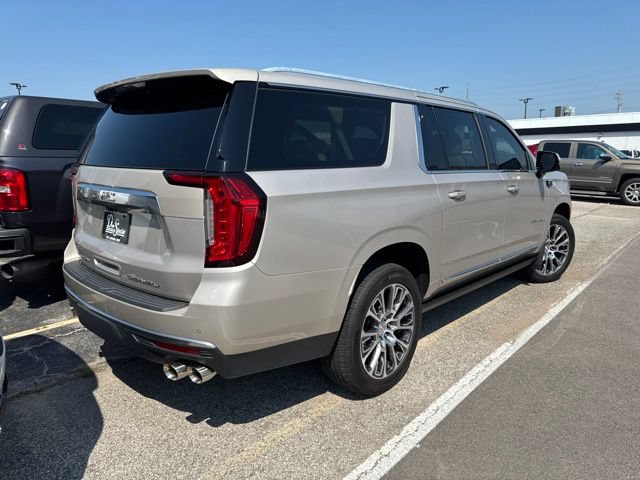 Used 2021 GMC Yukon XL Denali w/ Denali Premium Package AWD/4WD image 9
