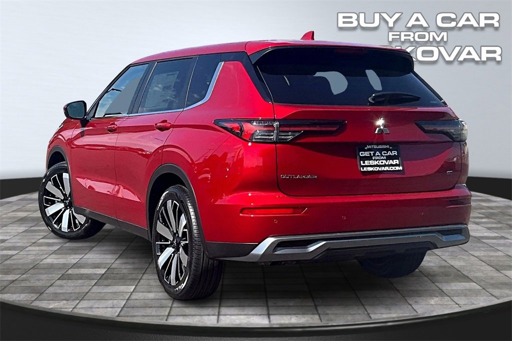 New 2025 Mitsubishi Outlander SE image 3