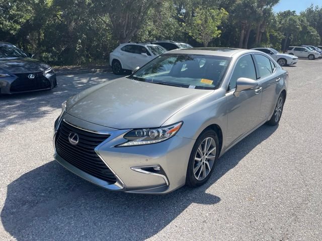 Used 2017 Lexus ES 300h FWD image 5