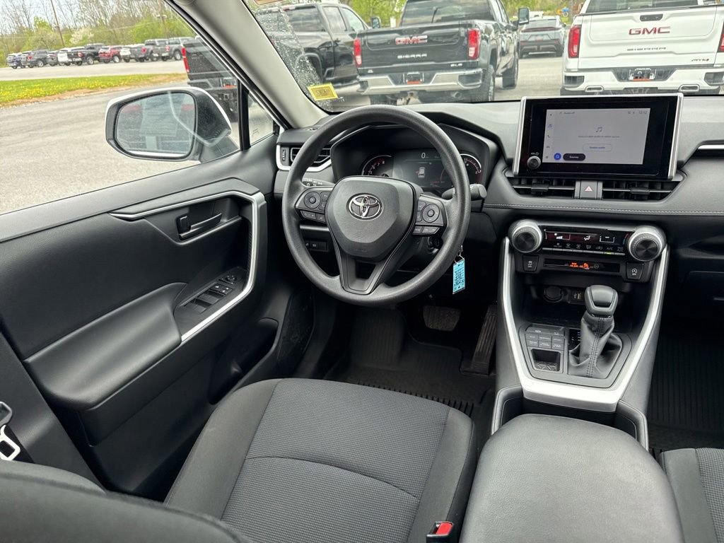Used 2025 Toyota RAV4 LE AWD/4WD image 11