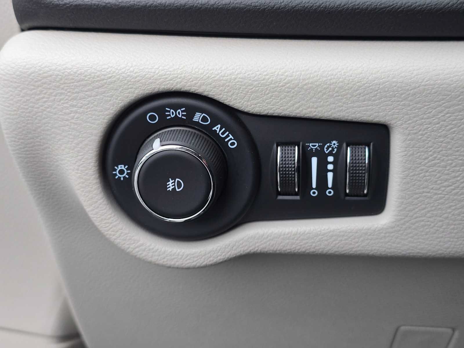 Used 2024 Chrysler Pacifica Touring-L FWD image 25