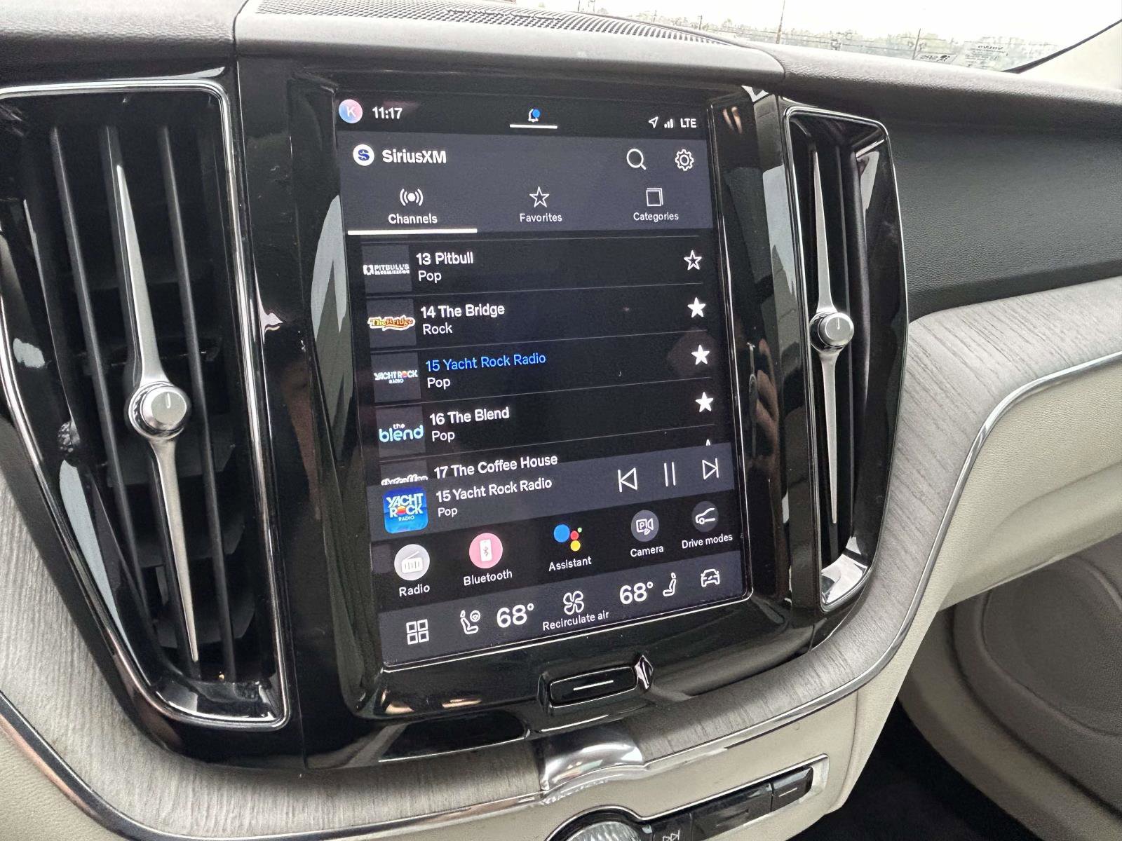 Certified 2024 Volvo XC60 B5 Plus w/ Climate Package image 27