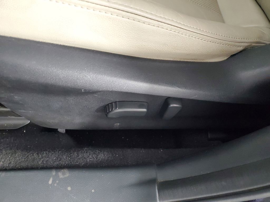 Used 2017 Subaru Impreza 2.0i Limited image 31