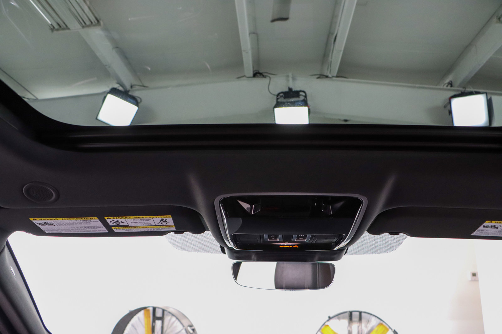 Used 2022 Land Rover Range Rover Velar R-Dynamic S image 21