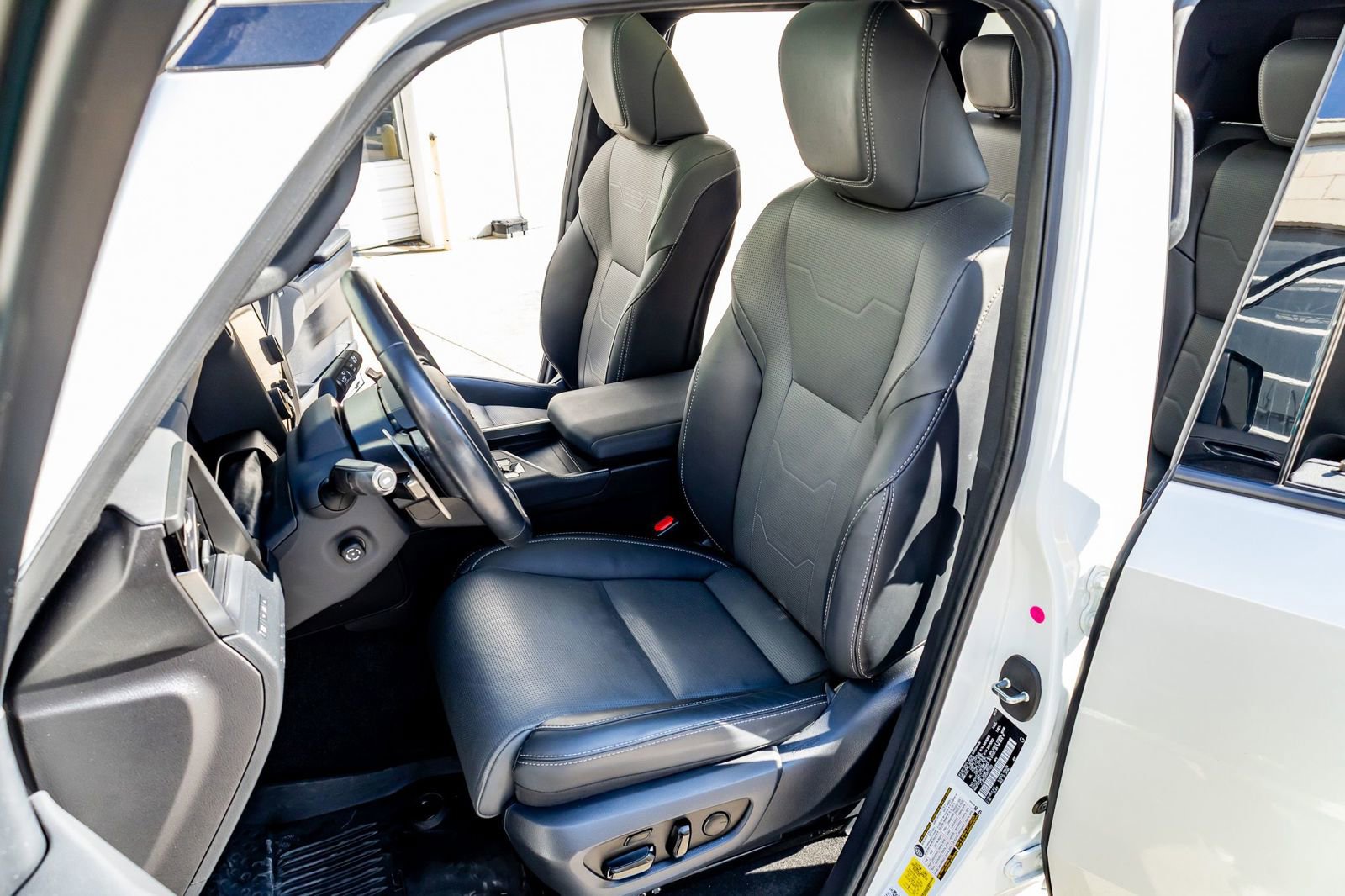 Used 2024 Lexus GX 550 w/ Accessory Package (Z1) image 28