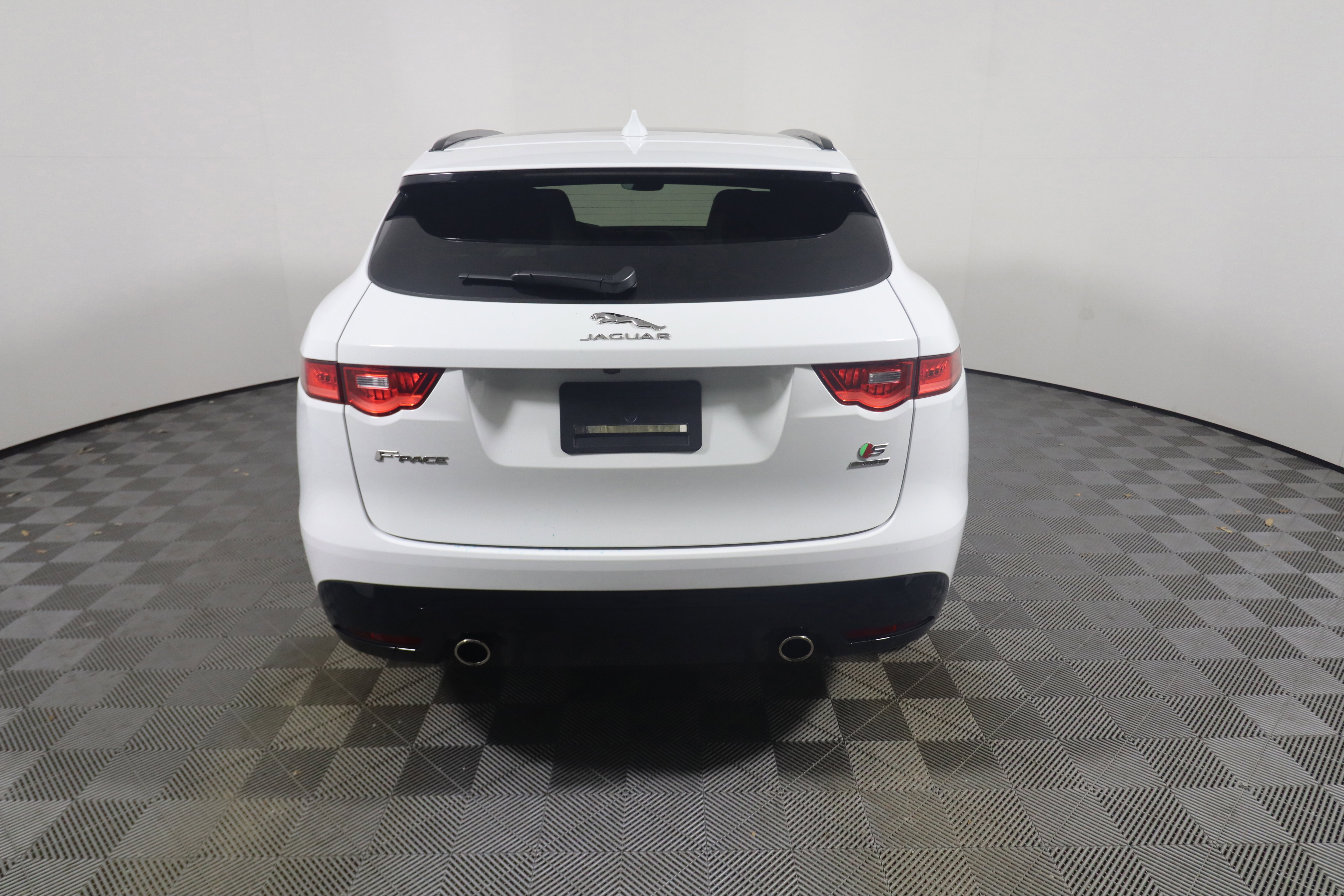 Used 2019 Jaguar F-PACE S AWD/4WD image 4