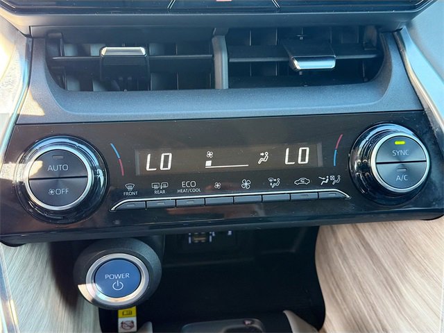 Used 2022 Toyota Venza XLE image 32